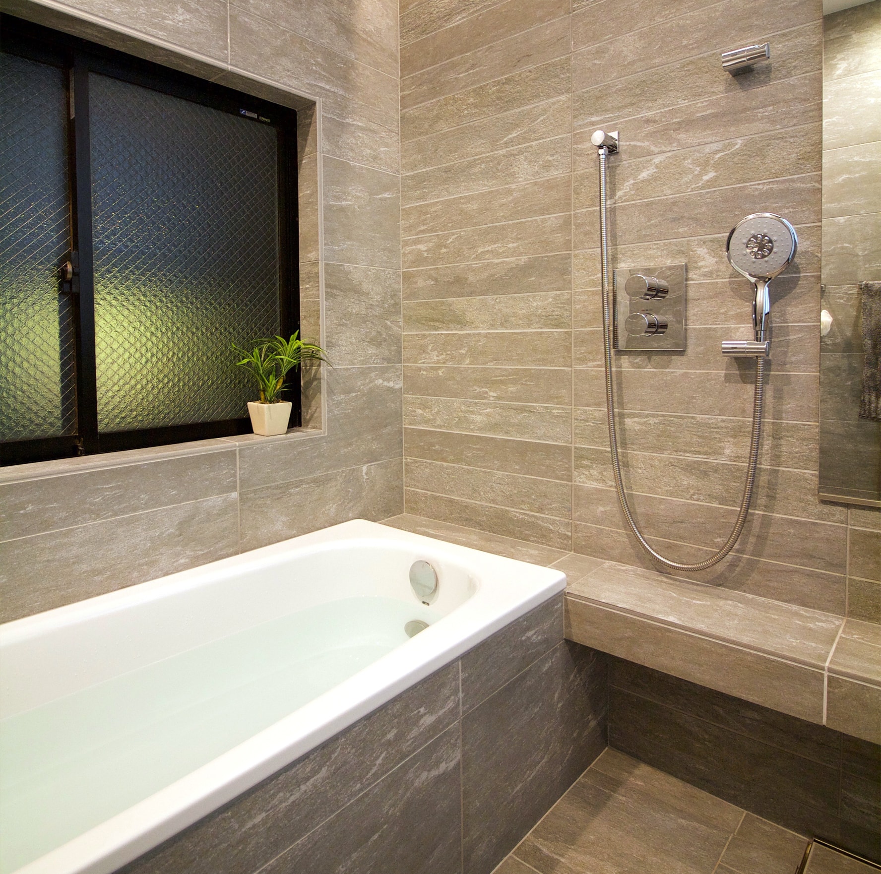 特注　オーダー　ユニットバス　事例5 バスルーム　定型サイズ　ヴァルス　タイル