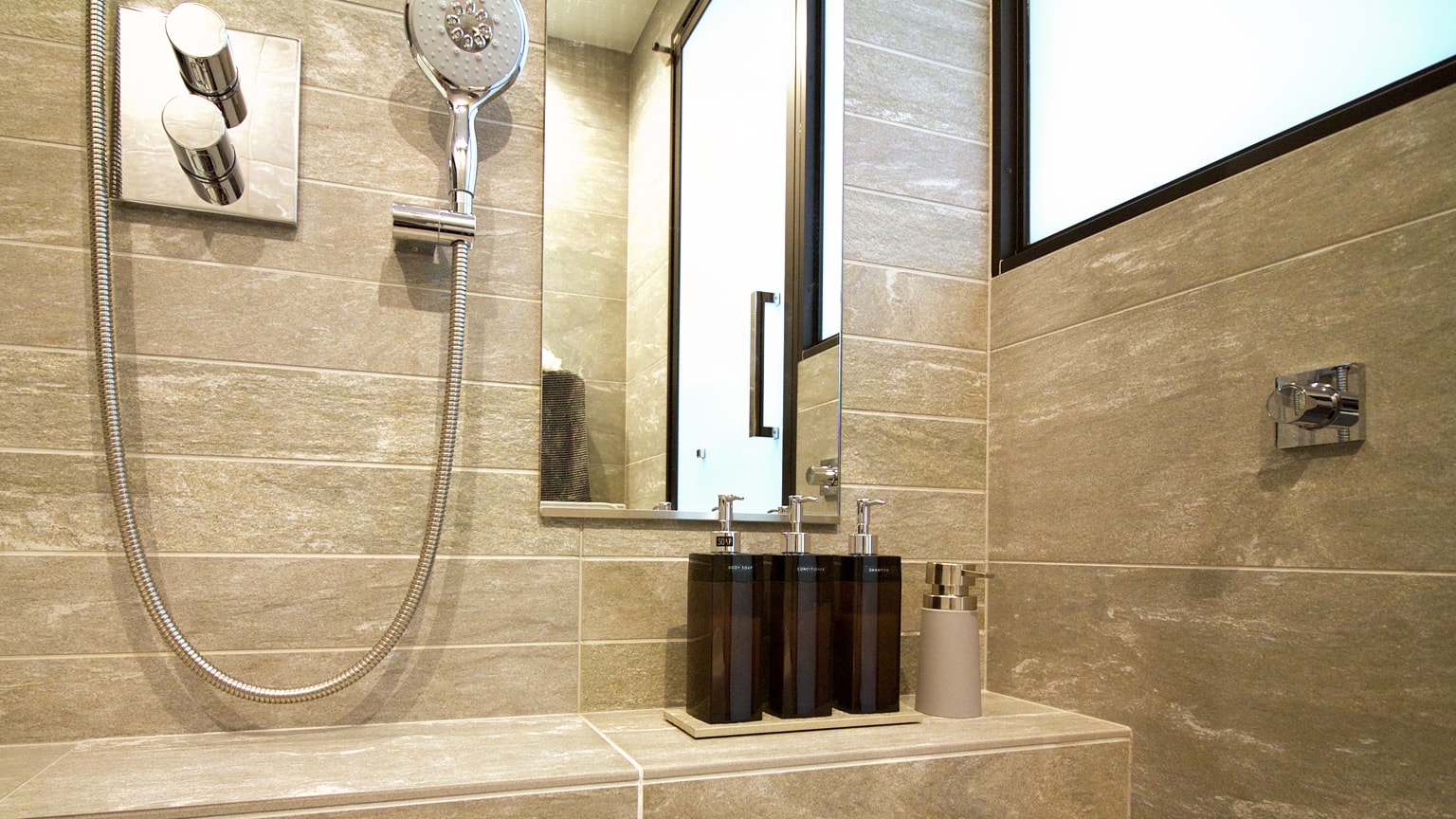 特注　オーダー　ユニットバス　事例5 バスルーム　定型サイズ　ヴァルス　タイル