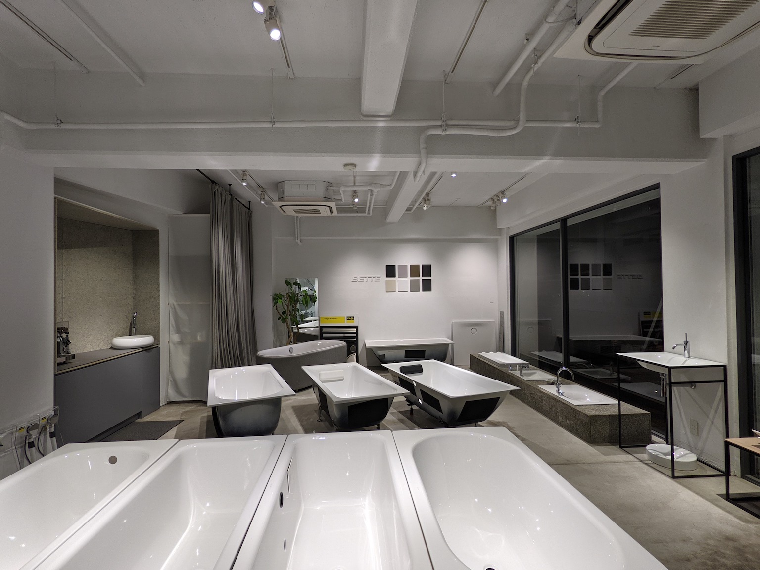 ズラリと並んだ浴槽2 イジュール 特注 オーダー ユニットバス バスルーム バステック