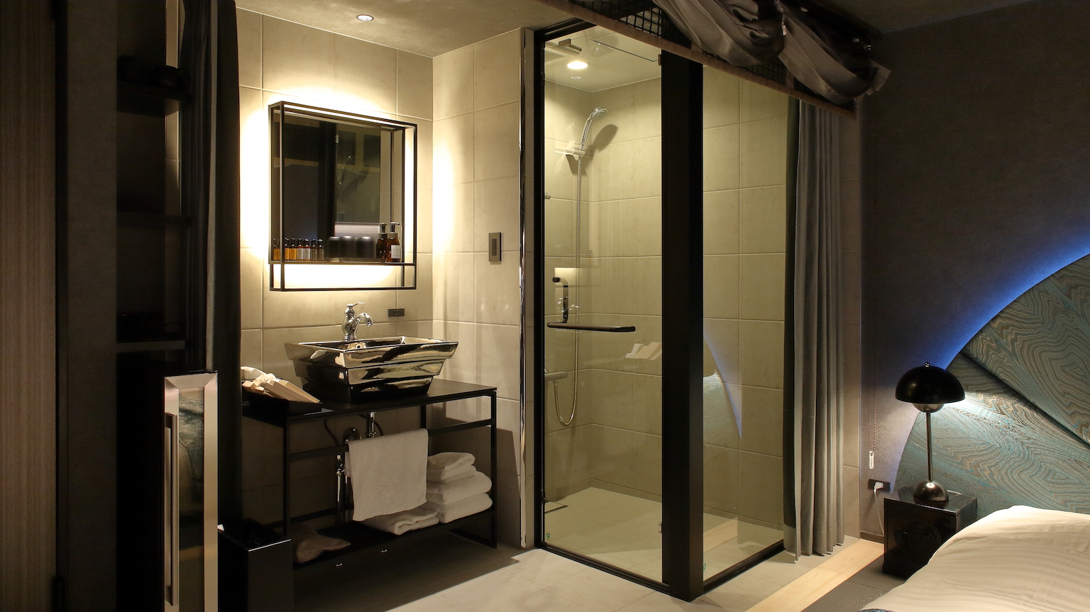 特注　オーダー　ユニットバス　事例17 シャワールーム　フリーサイズ　バスルーム　ホテル