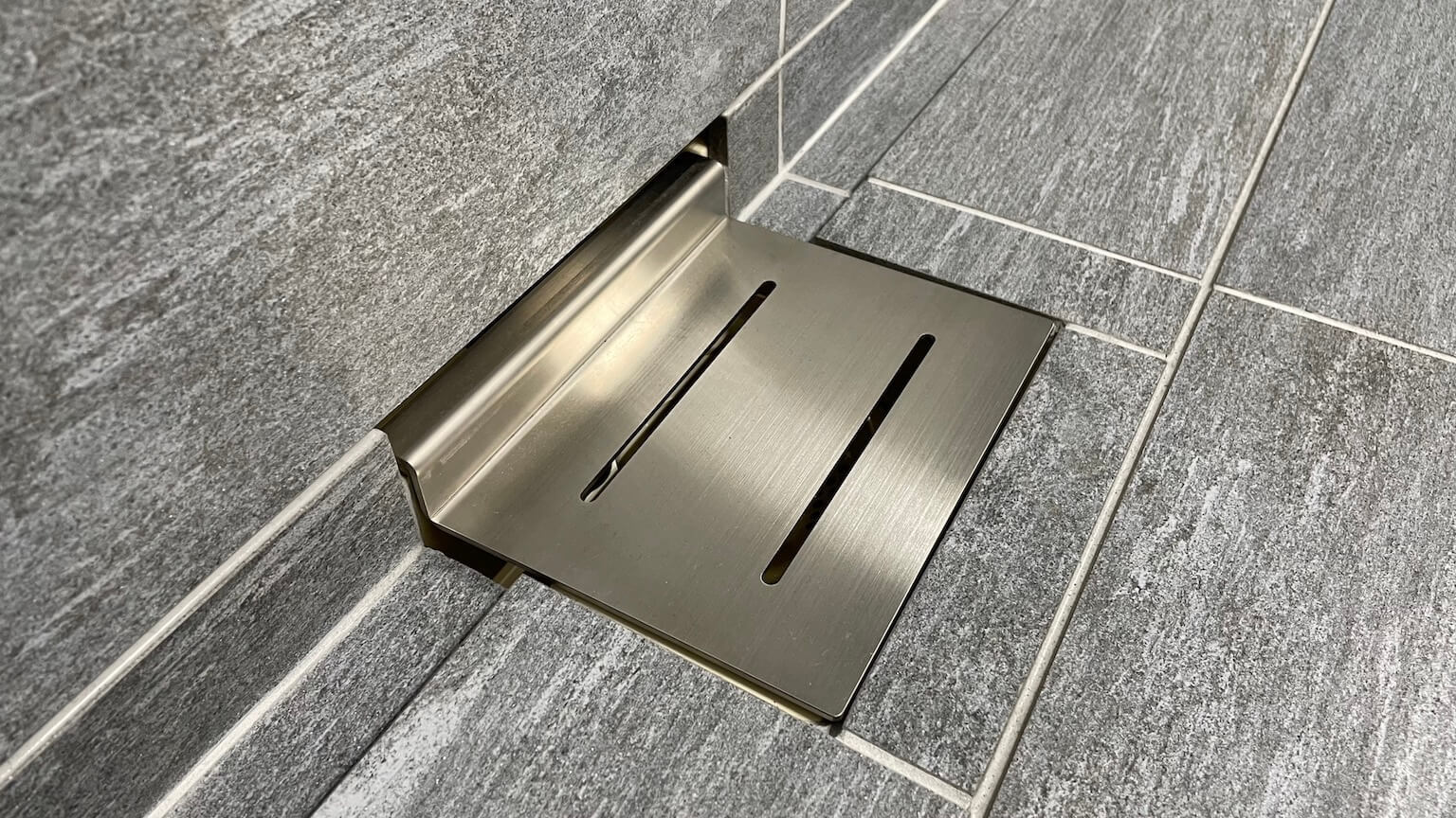 ステンレスの排水フタ　イジュール　特注　オーダー　ユニットバス　バスルーム　排水フタ