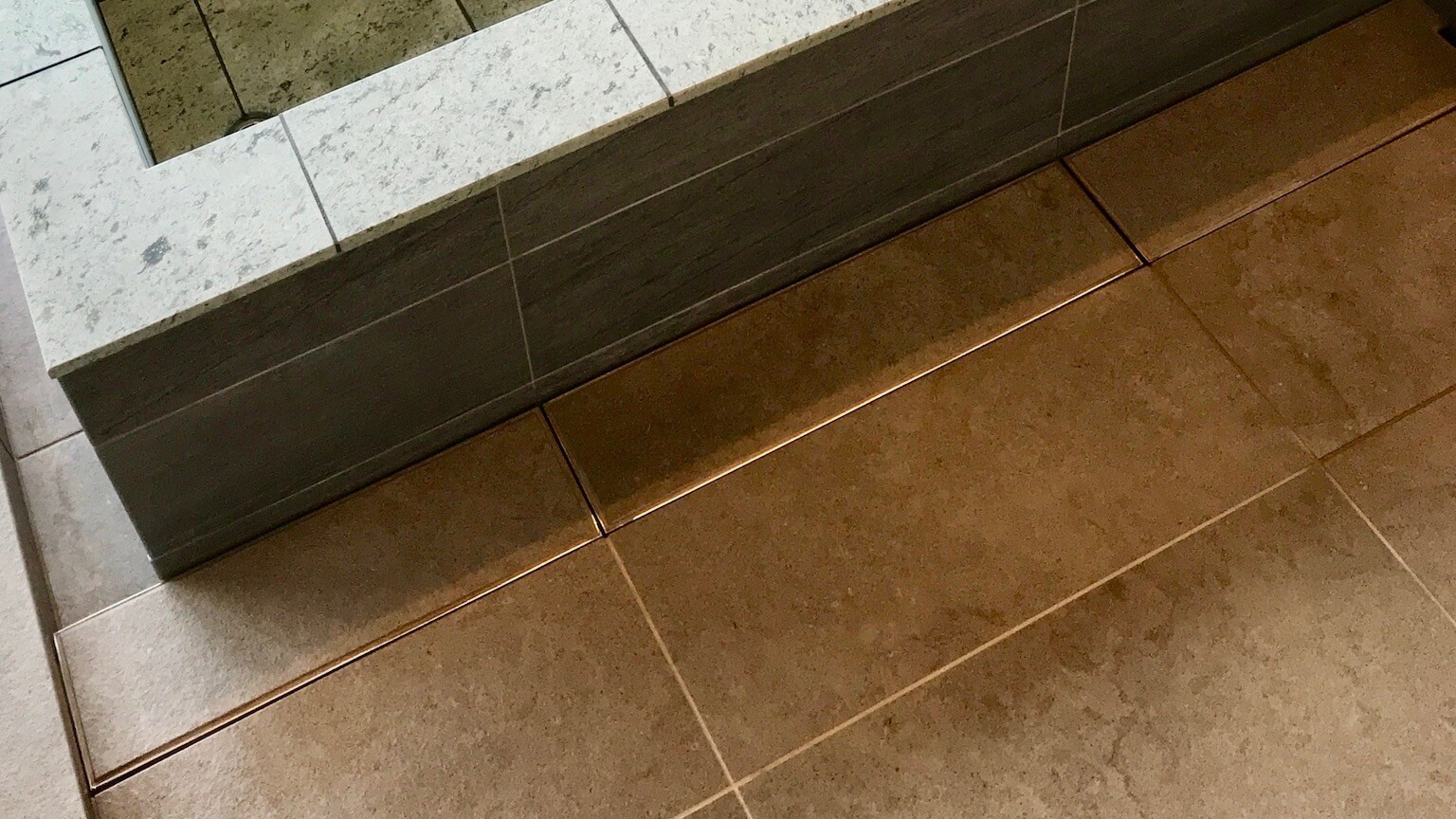 洗い場の排水フタ　イジュール　特注　オーダー　ユニットバス　バスルーム　排水フタ