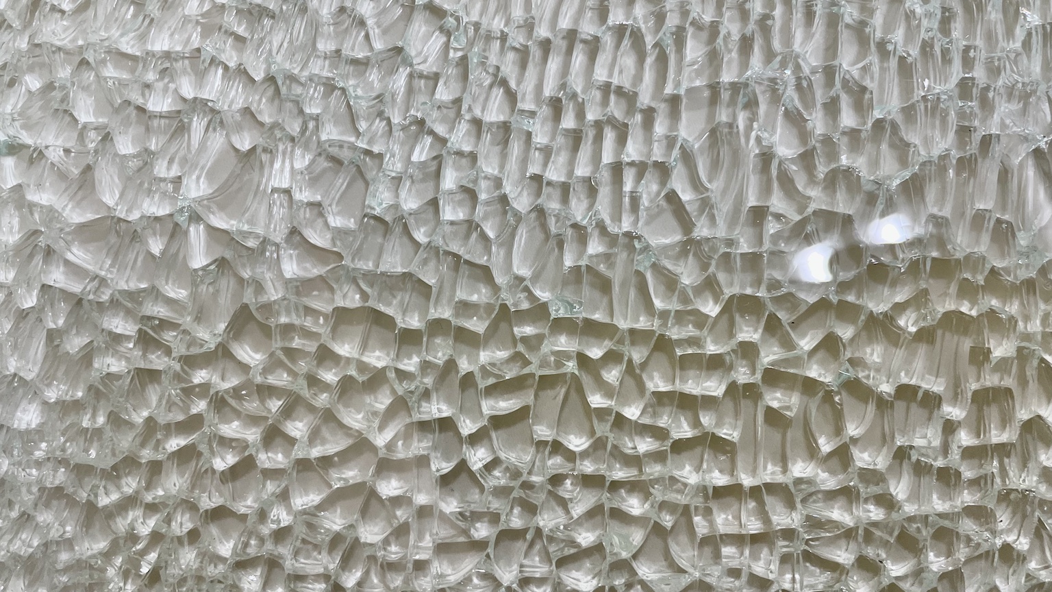 ガラスのヒビ　イジュール　特注　オーダー　ユニットバス　バスルーム　ガラス