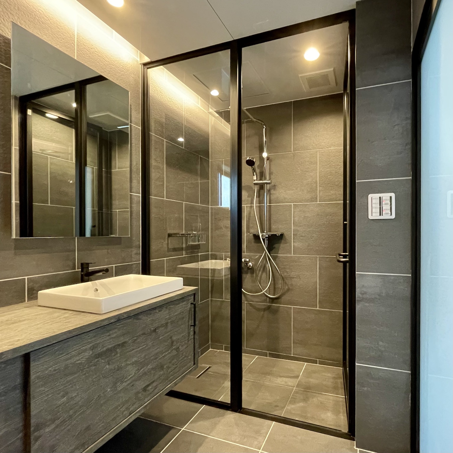 特注　オーダー　ユニットバス　事例19 バスルーム　定型サイズ　シャワールーム　