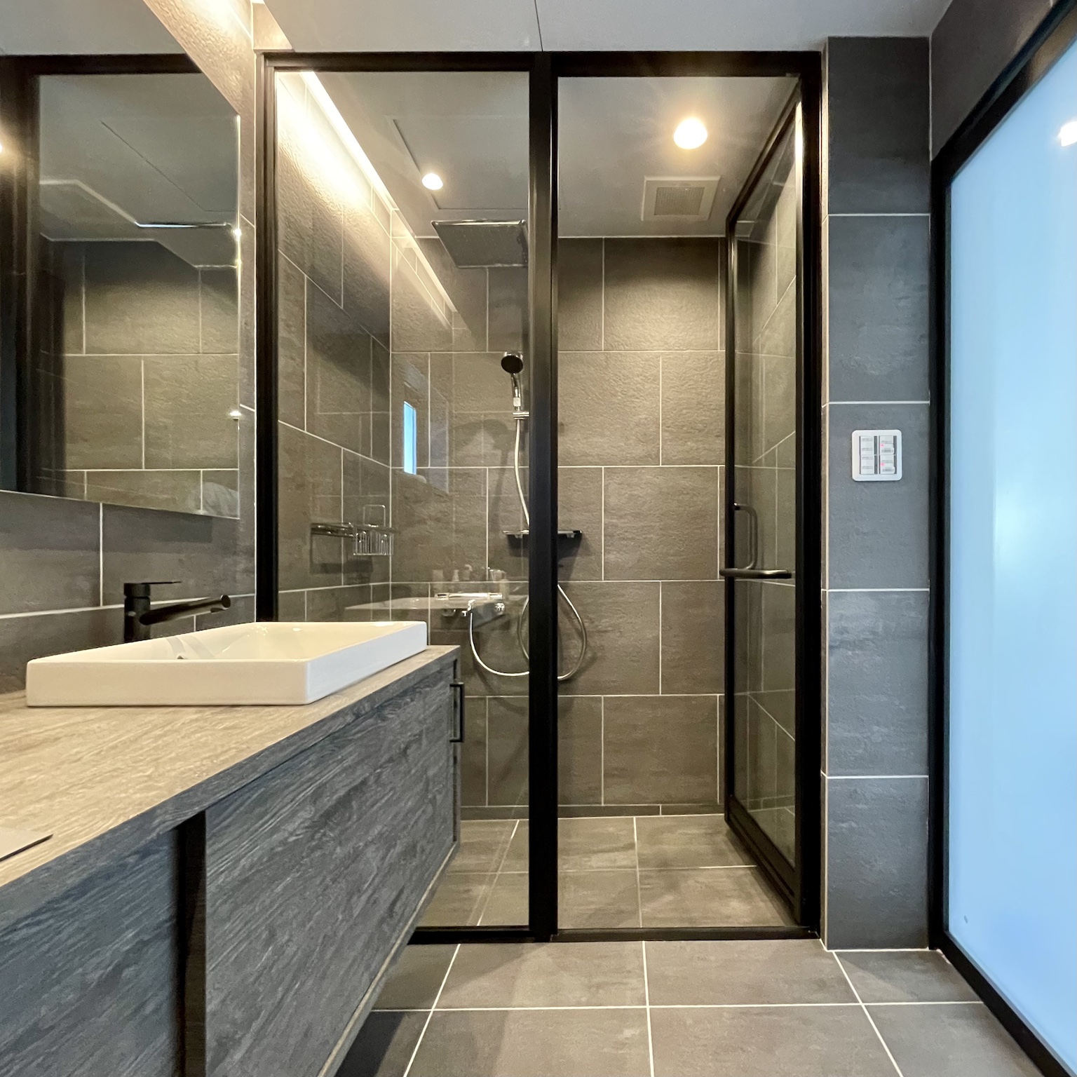 特注　オーダー　ユニットバス　事例19 バスルーム　定型サイズ　シャワールーム　