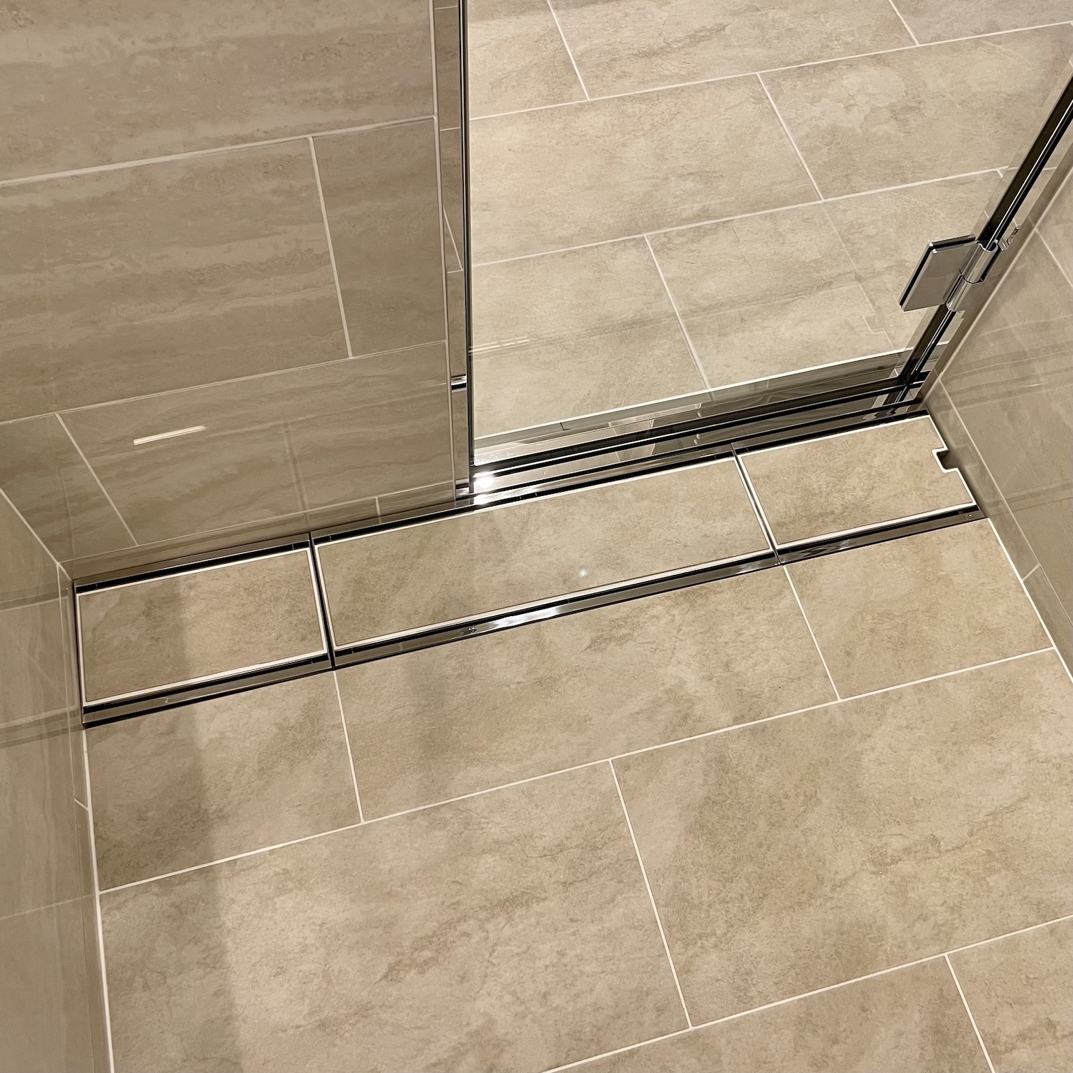 特注　オーダー　ユニットバス　事例21 バスルーム　定型サイズ　バスルーム　グレーチング　タイル