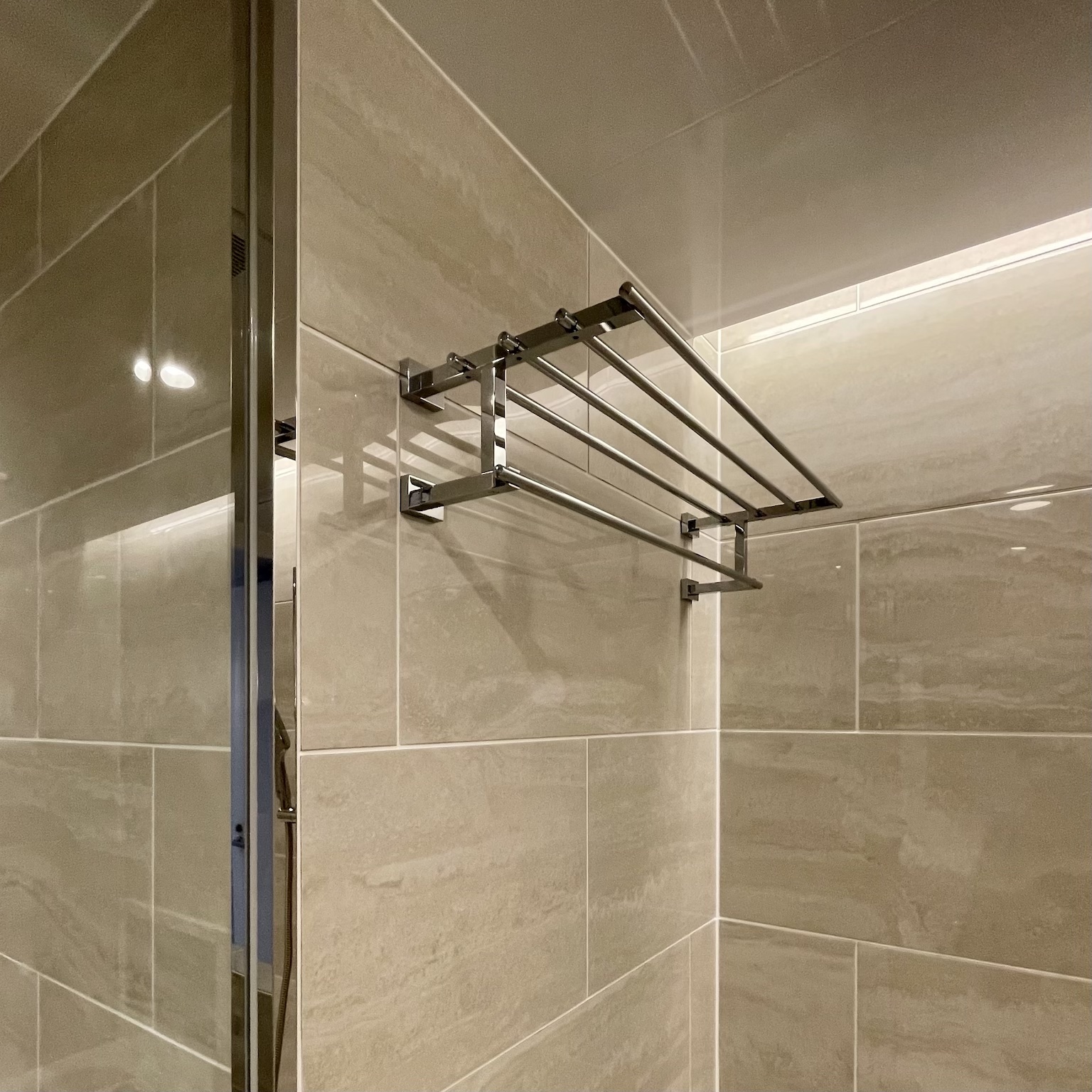 特注　オーダー　ユニットバス　事例21 バスルーム　定型サイズ　バスルーム　タオル棚