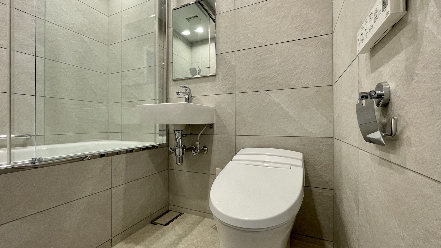 特注　オーダー　ユニットバス　事例24 バスルーム　フリーサイズ　3点ユニット　便器　ホテル用