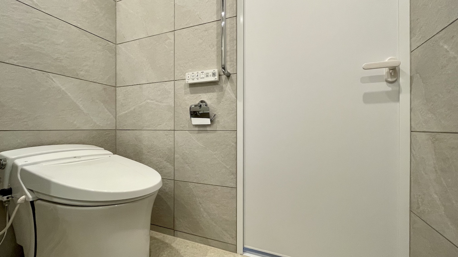 特注　オーダー　ユニットバス　事例24 バスルーム　フリーサイズ　3点ユニット　入口ドア　フラッシュドア