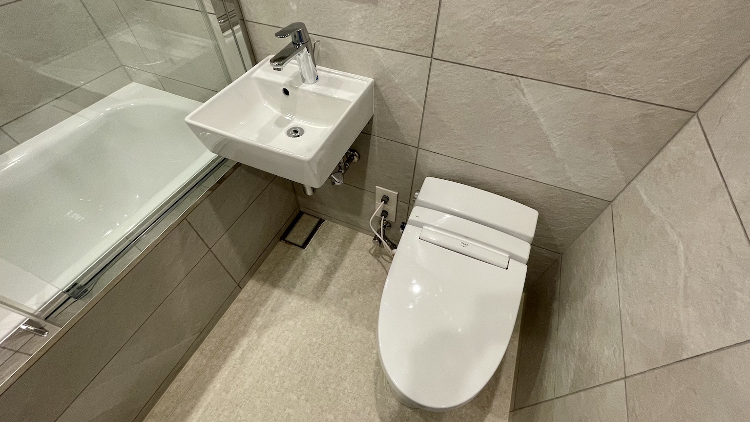 特注　オーダー　ユニットバス　事例24 バスルーム　フリーサイズ　3点ユニット　洗面　便器