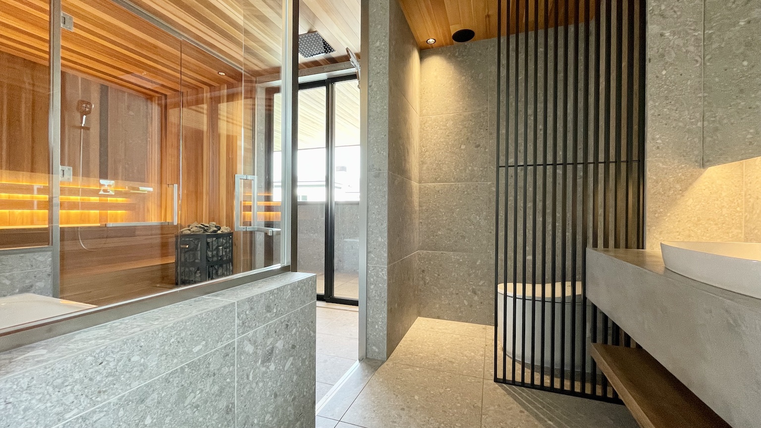 特注　オーダー　ユニットバス　事例25 バスルーム　フリーサイズ　トイレより　入口