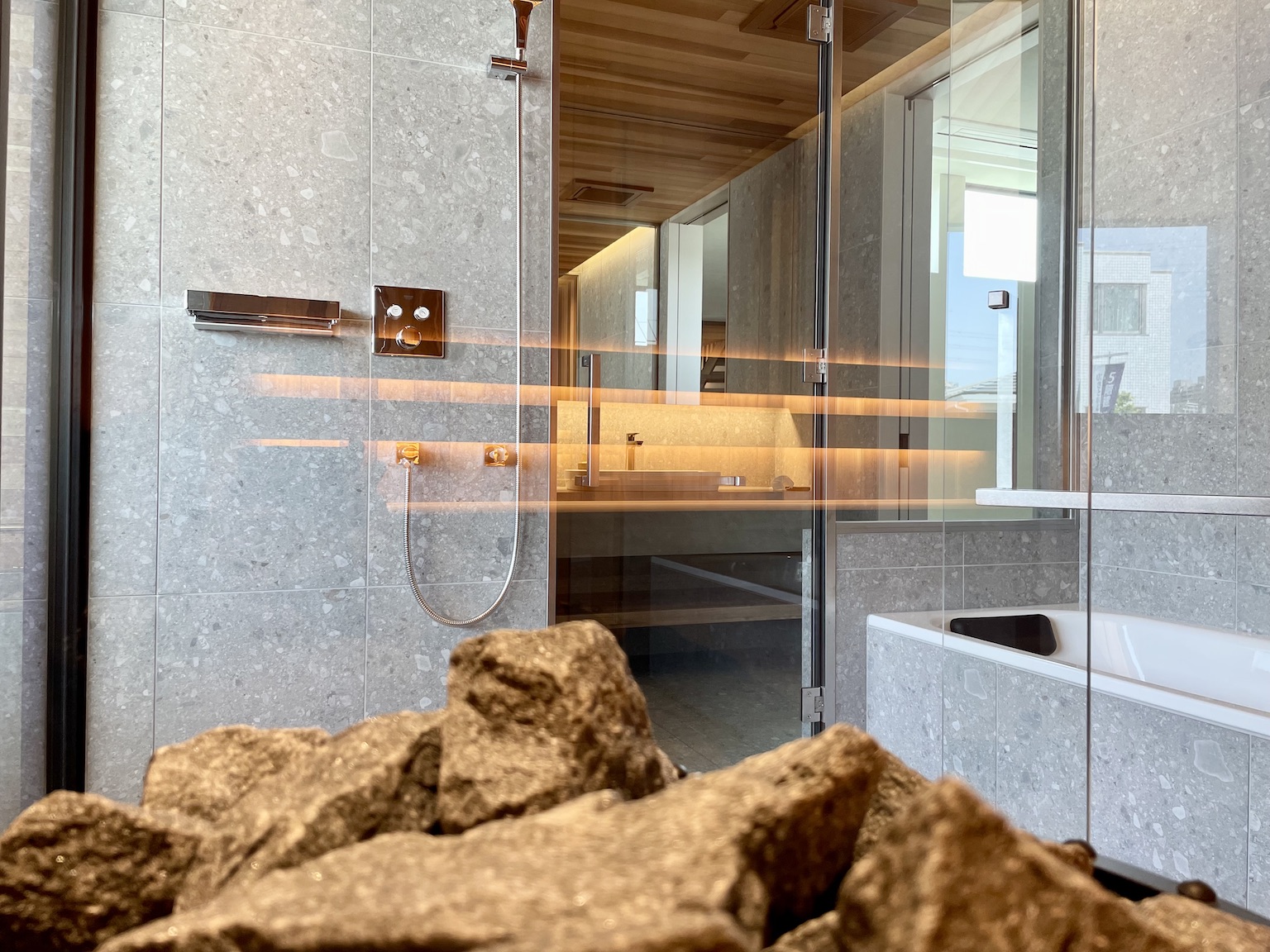 特注　オーダー　ユニットバス　事例25 バスルーム　フリーサイズ　サウナより　ガラスFIX