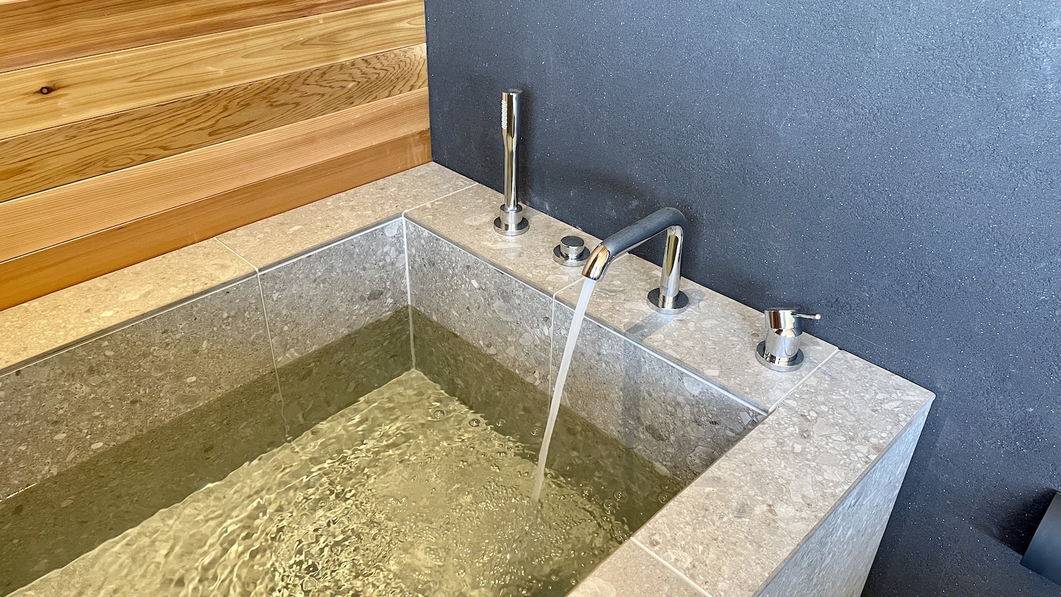 特注　オーダー　ユニットバス　事例25 バスルーム　フリーサイズ　浴槽　バス水栓　グローエ