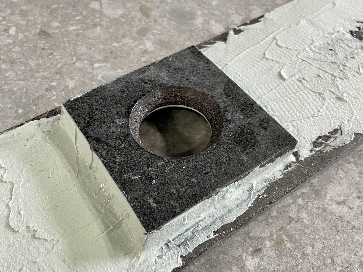 イジュール 特注 オーダー ユニットバス バスルーム タイルの洗面ボウル