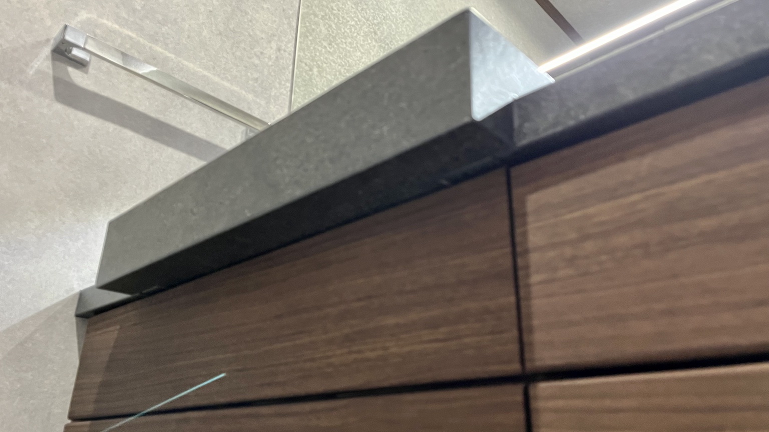 天板タイルの返し イジュール 特注 オーダー ユニットバス バスルーム タイルの洗面ボウル