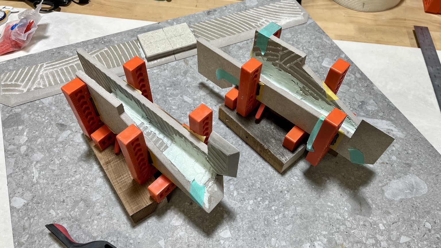 手洗いボール 両サイドのパーツを接着