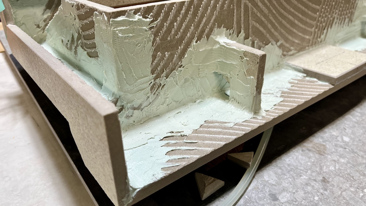 手洗いボール 補強リブの接着